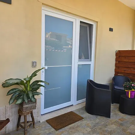 Fede's Airport 公寓